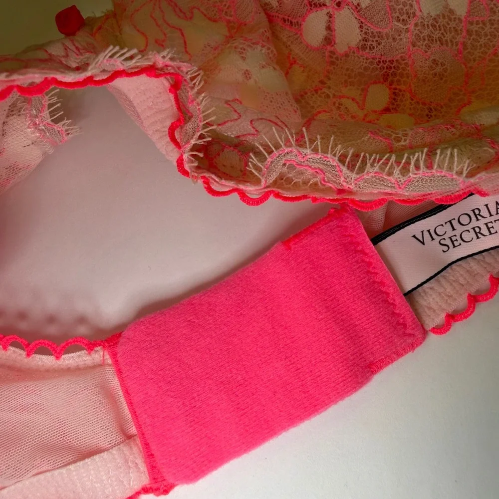 Victorias Secret Dream Angels Pink Floral Lace Bra 34DD Cheekini Set M